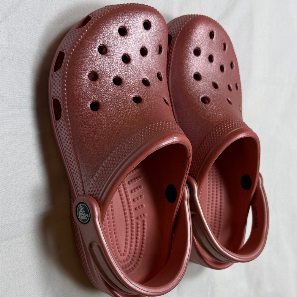 CROCS Women's Sandals in Deep Burgundy women’s6 men4, kids coral/metallic pink - Picture 7 of 16